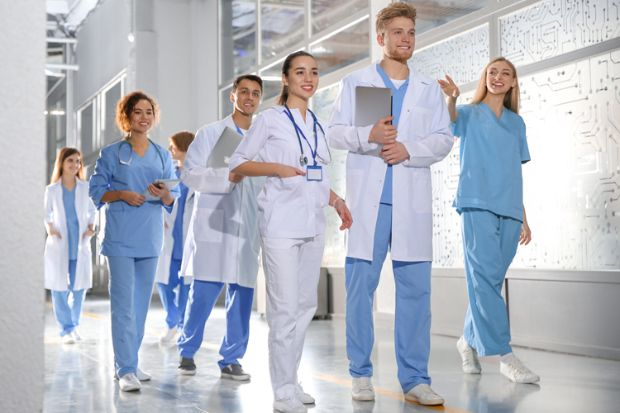 Cơ hội nghề nghiệp và định cư sau khi du học ngành Y khoa