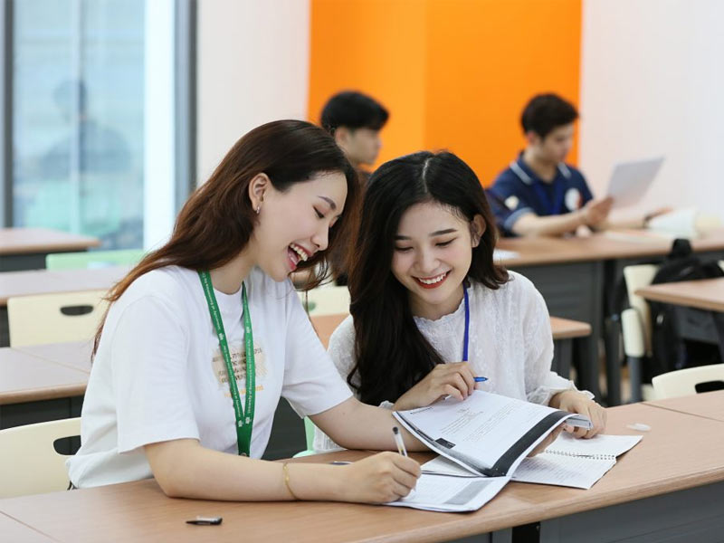 I. Du học vừa học vừa làm là gì? Những lợi ích và thách thức